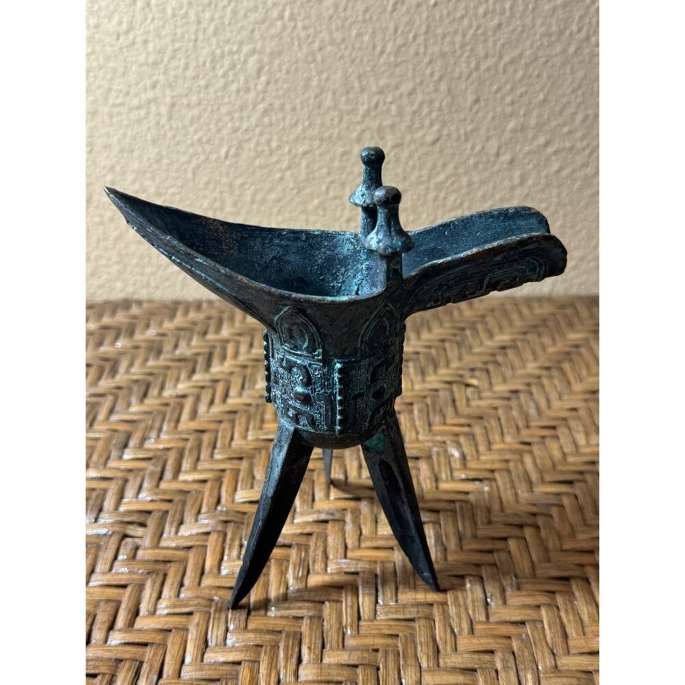 Antique Chinese Wine Cup Statue in Bronze Ritual Wine Vessel